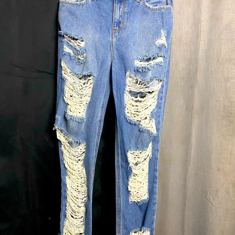 FASHION NOVA RIPPED JEANS. BRAND NEW WITH THE TAGS.